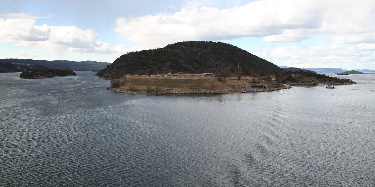 Bergholmen sett fra sjøen