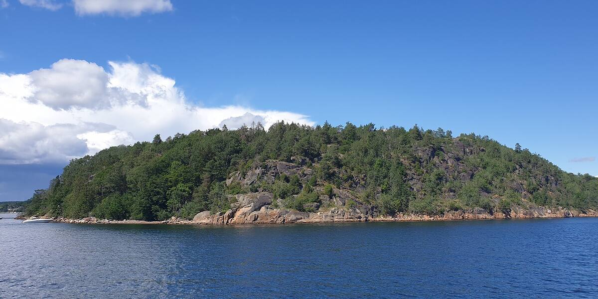 Håøya sett fra sjøen