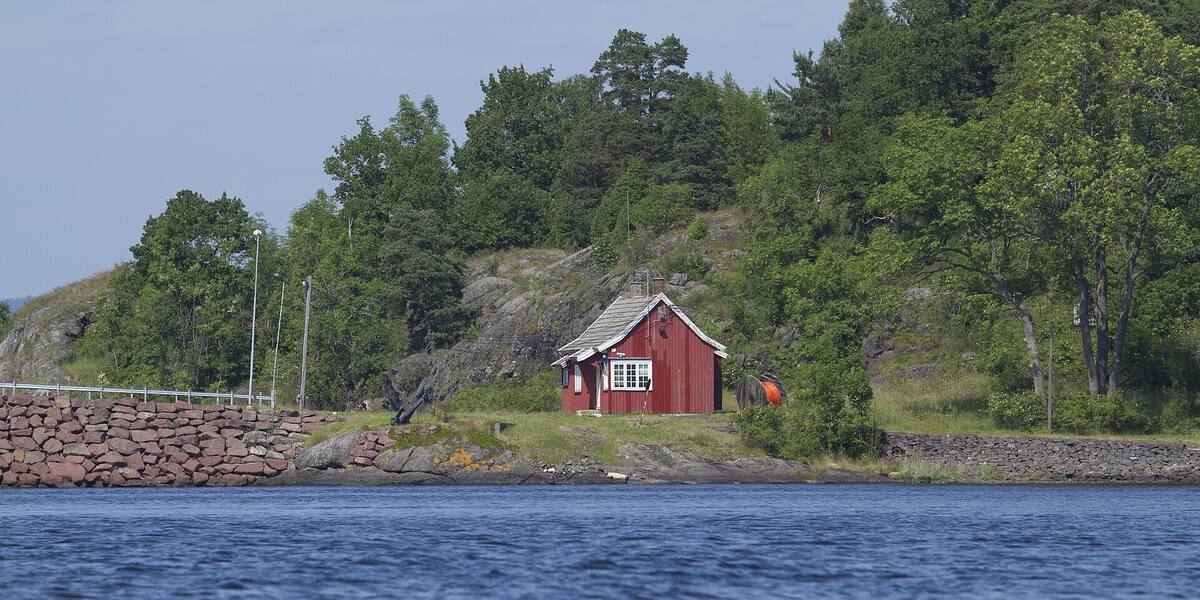 Mellomøya seen from the water