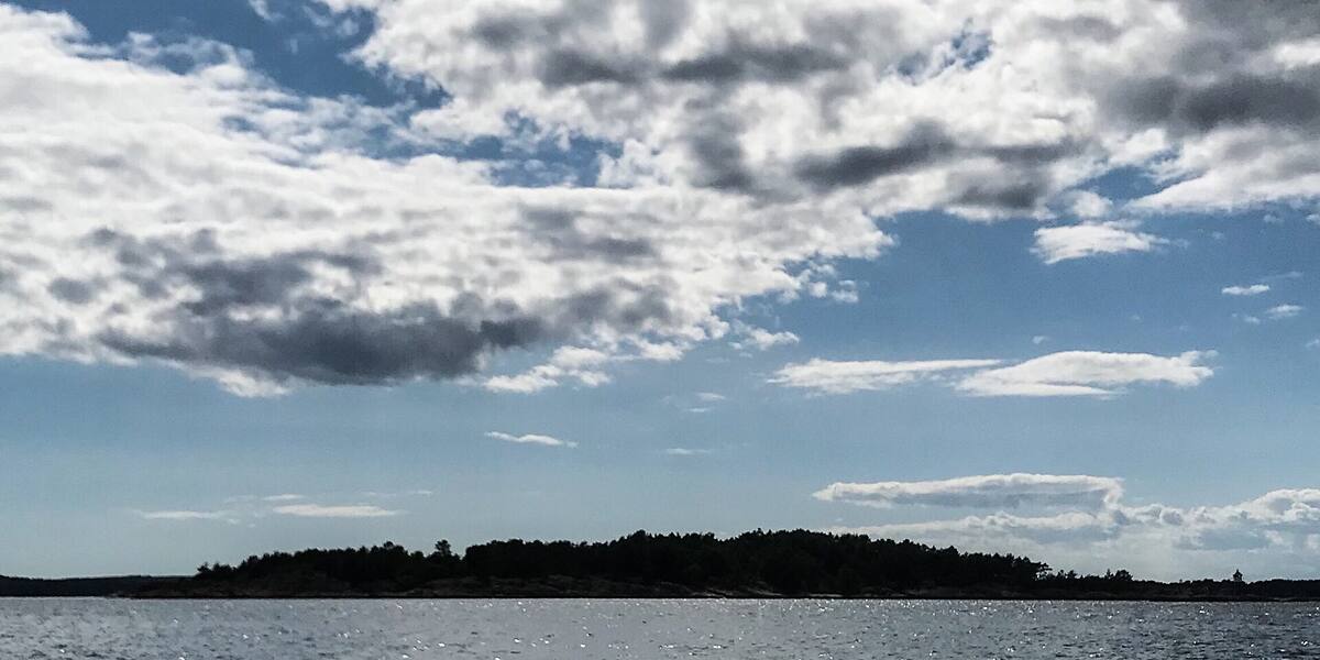 Singløya seen from the water